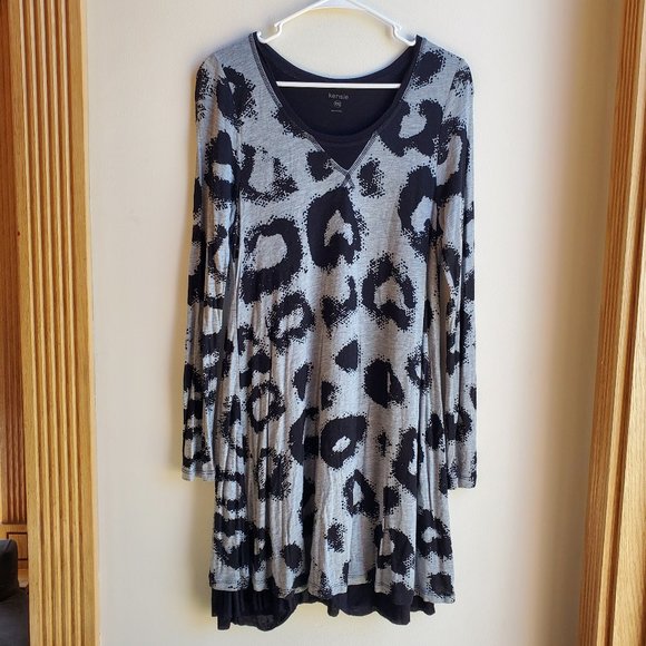 Kensie Dresses & Skirts - Kensie Gray/Black V-Neck Mini-Dress Size Medium